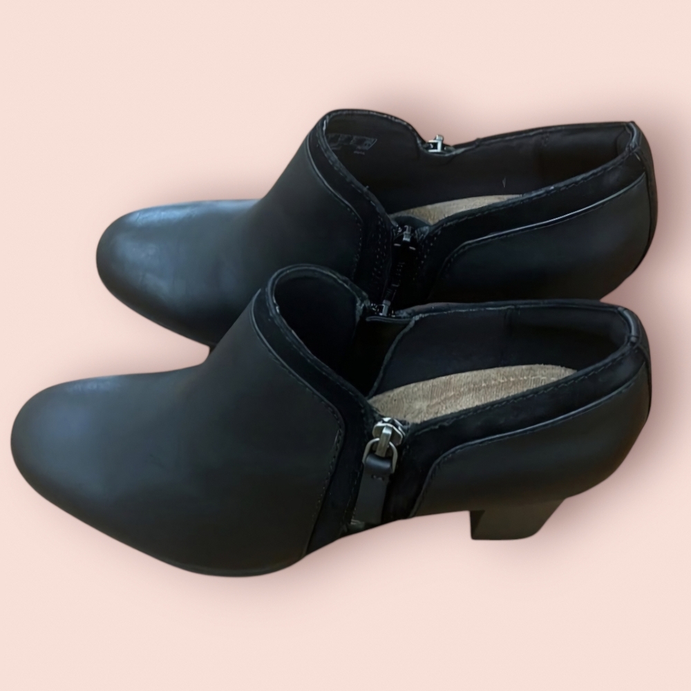 Clarks Booties - Picture 4 of 8
